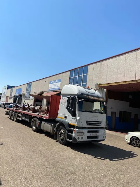 Camión de Retamero S.L. preparado para transporte